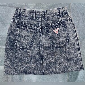 Vintage Guess Women's Black Acid Wash Denim Mini Skirt Size 30